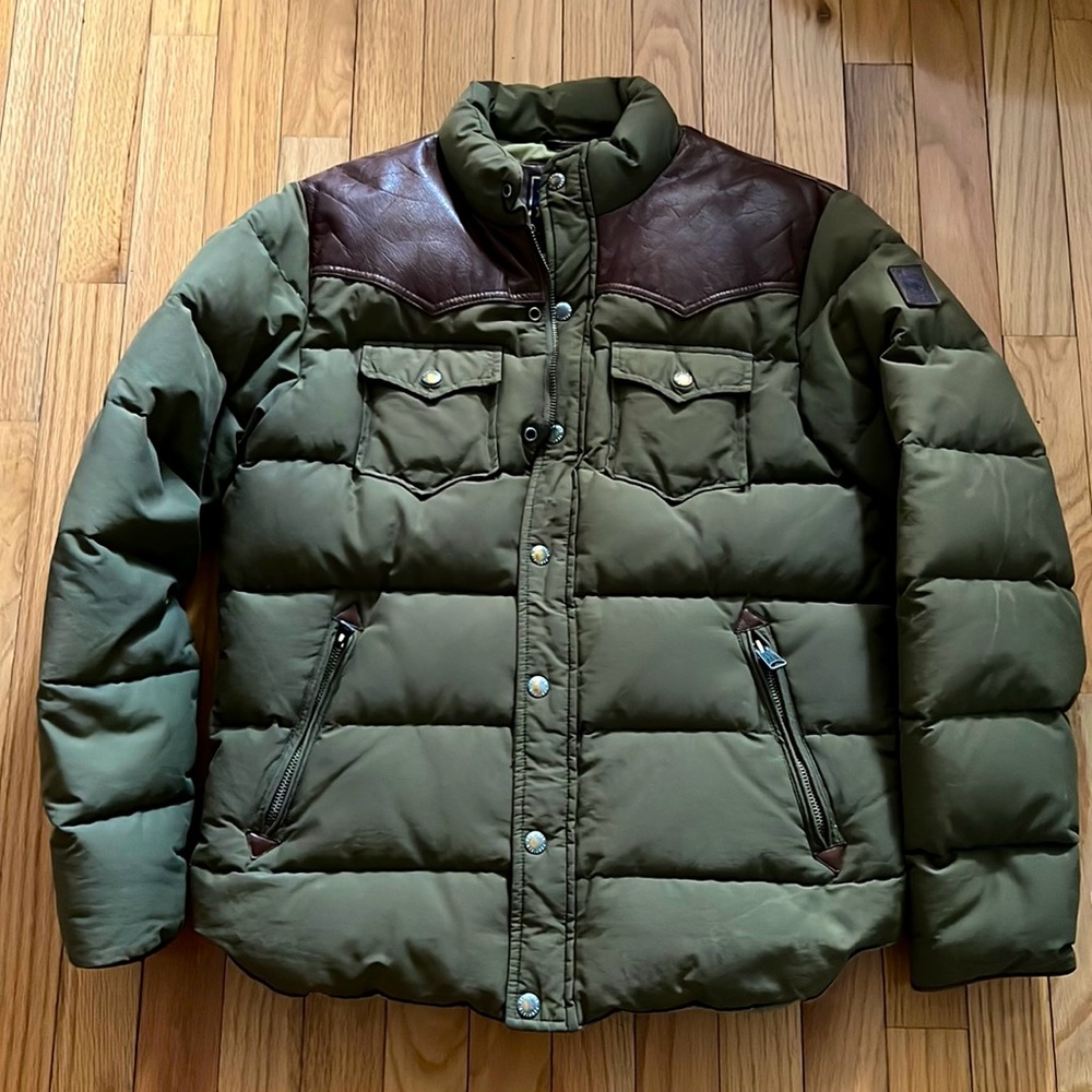 Penfield Men coat in XS army green color with brown leather  shoulder